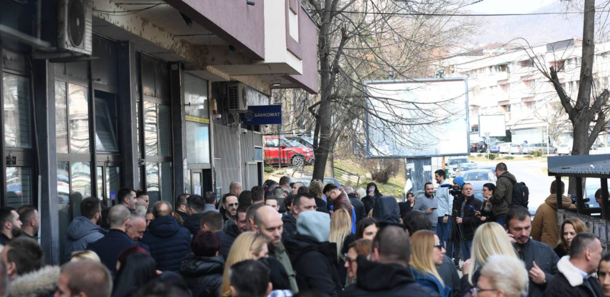 "KAKO ĆEMO DA PREŽIVIMO?" Srbi na KiM na mukama, ni danas ne mogu da uzmu novac zbog Kurtijevog terora