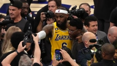 SAMOŽIVI "KRALJ" Lebron Džejms laže bez razloga, sada uvlači i rođenog sina u svoj brlog