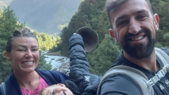 PRAVO ČUDO Dečak (2) je najmlađa osoba koja se popela do baznog kampa Mont Everesta! A kad vidite šta su mu lekari pronašli u krvi...(FOTO)