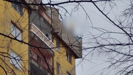 MUŠKARAC SE UBIO SKOKOM SA ZGRADE U SUBOTICI Pokušali su da ga spasu, ali je ipak skočio