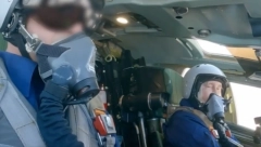 PUTIN ZA VOLANOM Pogledajte kako ruski predsednik upravlja najvećim ratnim avionom na svetu (VIDEO)