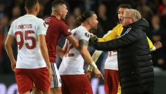 SKANDAL U PRAGU Opšta tuča igrača Sparte i Galatasaraja (VIDEO)