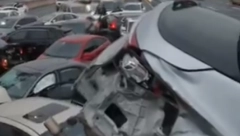 PRVI SNIMCI LANČANOG UDESA SA VIŠE OD 100 VOZILA Automobili zgužvani, krš i lom na sve strane (VIDEO)