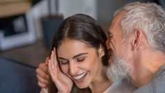 VELIKA RAZLIKA U GODINAMA JE U TRENDU Žene biraju i do 20 godina starije od sebe, jasno je i zašto