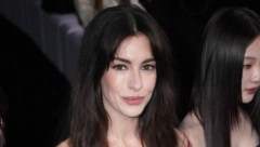 NEKA NOGE DIŠU Mrežaste baletanke su zaštitni znak En Hatavej, a kada ih vidite biće vam jasno zašto