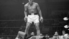 MUHAMED ALI JE NOKAUTIRAO SONIJA I POSTAO PRVAK SVETA Sumnja se da je meč bio namešten i da je imao veze sa organizovanim kriminalom, to je istraživao i FBI