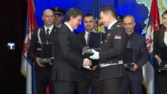 "POLICIJA GARANT BEZBEDNOSTI, UVEK UZ SVOJ NAROD" Ministar Bratislav Gašić na svečanoj akademiji pripadnicima MUP-a uručio prestižna priznanja (VIDEO)