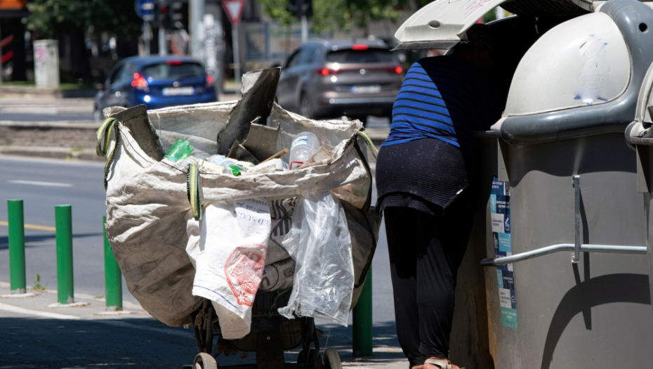 IMA MILIONE A JEDE IZ KONTEJNERA: Zašto najštedljiviji bogataš kupuje skupe kuće, a sakuplja stare stvari
