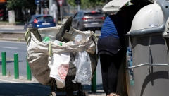 IMA MILIONE A JEDE IZ KONTEJNERA: Zašto najštedljiviji bogataš kupuje skupe kuće, a sakuplja stare stvari