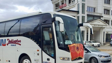 MISLIO SAM DA ĆE NAS SVE POBITI! Ispovest hodočasnika koji je prisustvovao napadu albanskog ekstremiste na sveštenika