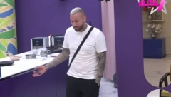 ŠA OVO VIŠE NE MOŽE DA IZDRŽI Reper u paničnom strahu, poverio se cimeru kako ga Miona izluđuje