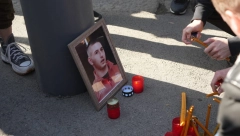 TUGA NA DORĆOLU Prijatelji odaju počast, trener ubijenog Stefana nem od bola i tuge (VIDEO)