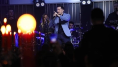 MIRZA SELIMOVIĆ OKUPIO POZNATE! Pevač se zbunio kada su mu postavili ovo pitanje