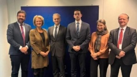 IMATE LI BAR MALO SRAMA? Nasmejani đilasovci u Briselu traže sankcije za Srbiju i srpski narod (FOTO)