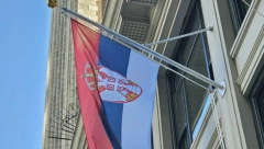 ZAPALJENA ZASTAVA SRBIJE