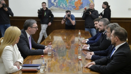 KONSULTACIJE O MANDATARU NASTAVLJENE NA ANDRIĆEVOM VENCU Vučić sa predstavnicima liste Zukorlića i Žigmanova