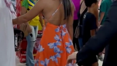 OVO SE RETKO VIĐA U ARAPSKOM SVETU Šeik u market poveo suprugu, njene obline izazvale ogromnu pažnju (VIDEO)