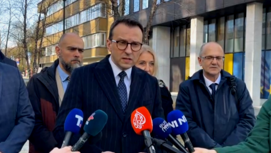 "VOLI RAZNE ZASTAVE, SAMO NIKAD SRPSKU" Petković o izjavi Zdravka Ponoša
