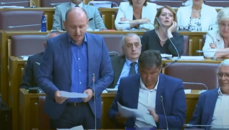 "U IME OCA I SINA, I BRODA KOKAINA" Haos u skupštini Crne Gore, Kneževićeva molitva postala hit!
