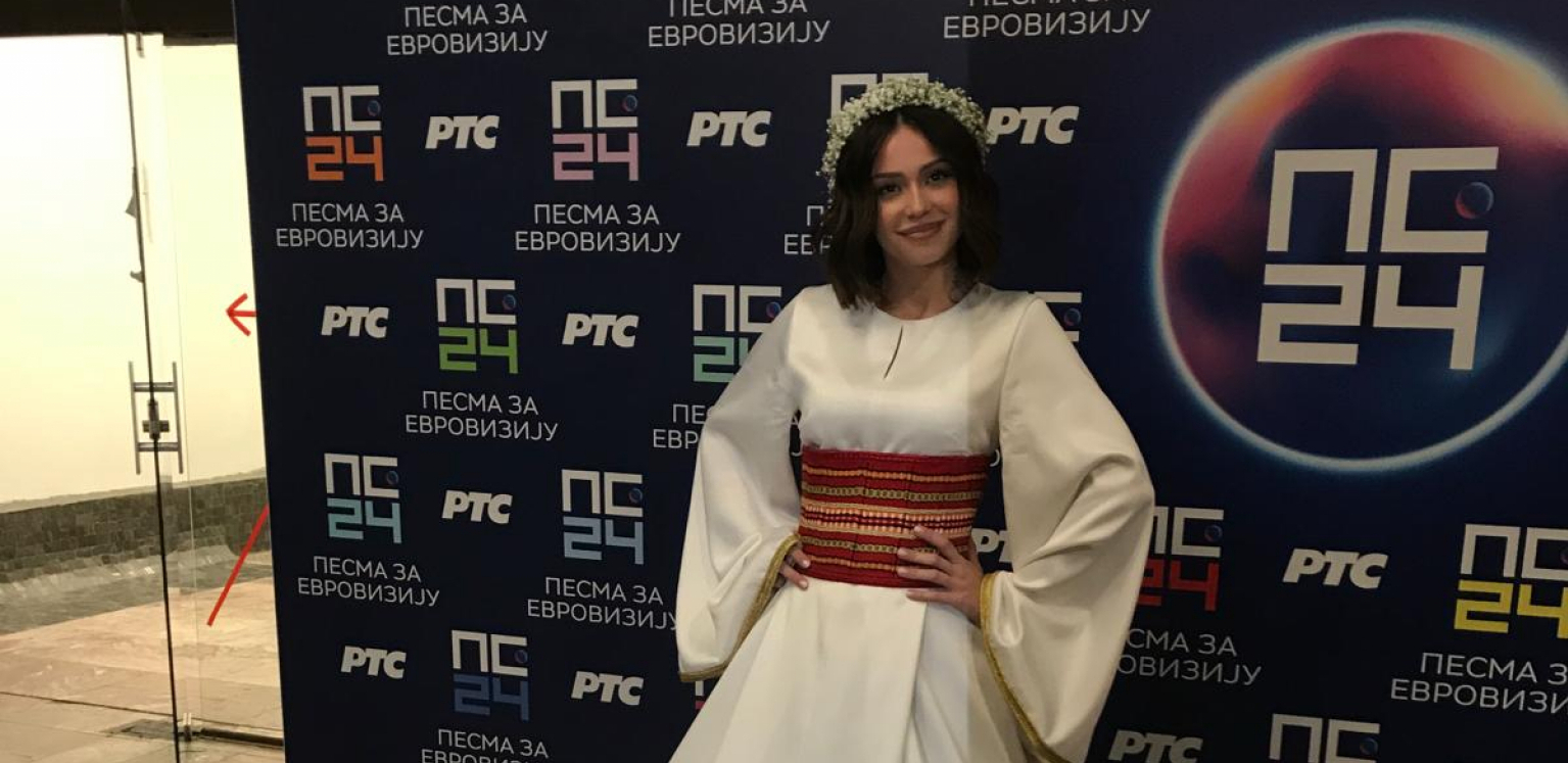 OČEKIVALI SU ANĐEOSKA KRILA? Breskvicin stilista zapušio usta svima, otkrio značenje simbola koji je mnogima zapao za oko