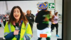 KAMERA SVE SNIMILA Muškarac udario voditeljku po zadnjici usred prenosa uživo (VIDEO)
