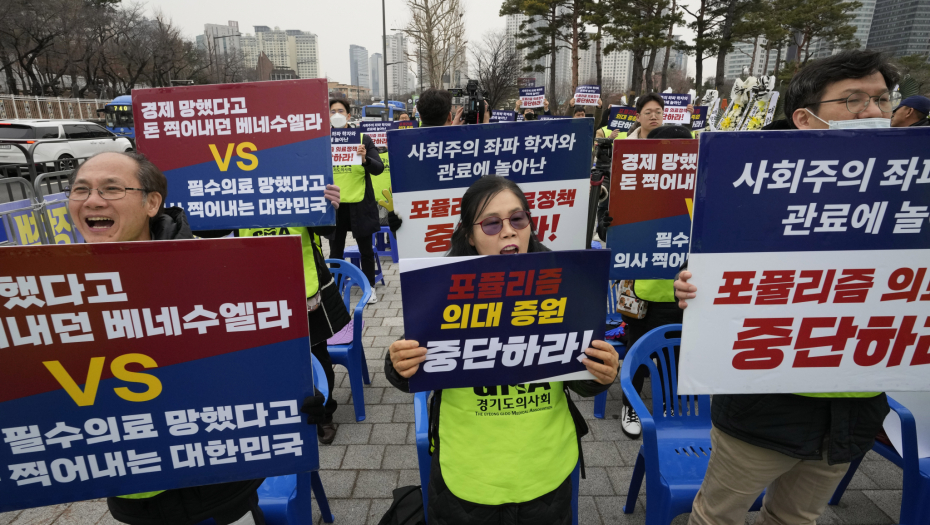 VLADA U SEULU PRETI KAZNAMA Južnokorejski lekari i dalje u štrajku (FOTO)