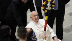PAPA OPET U BOLNICI Vatikan se još uvek nije oglasio (FOTO)