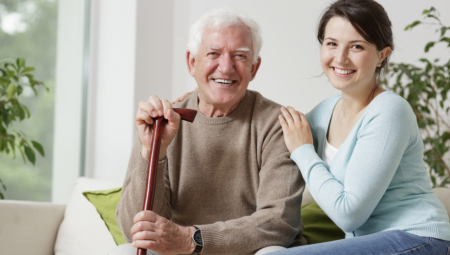 Deda izgubio glavu za 23 godine mlađom: Odrekao se familije, a unuk vapi "- živimo pravu dramu"