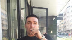 UPAO U RESTORAN U ATINI I VIKNUO "KALISPERA" Ko je opasni kavčanin koji je izručen Srbiji: Ubio Dedovića, pa glumio mrtvaka!