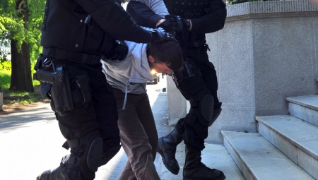 VELIKA POLICIJSKA AKCIJA U KRAGUJEVCU, PALO NJIH 16 ZBOG PRANJA NOVCA Uhapšeni i vlasnici poljoprivrednih gazdinstava