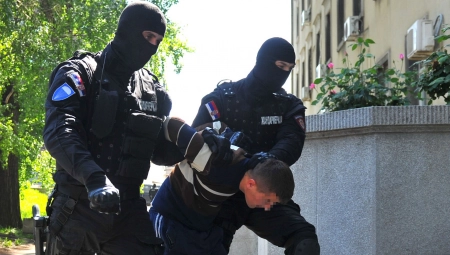 UŽAS NA GRADILIŠTU U BEOGRADU! Tukao čoveka dok se nije onesvestio, zadobio teške povrede