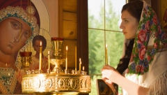 SRBI, OVAKO SE POMOLITE ZA MIRAN SAN I ČVRSTU VERU Snaga molitve pred spavanje (VIDEO)