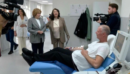 BEZ NJIH NIJEDNA BOLNICA U SRBIJI NE BI MOGLA DA FUNKCIONIŠE Ministarka Grujičić obišla Institut za transfuziju krvi u Beogradu