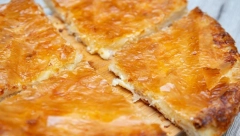 "BUREK SA MIŠETINOM, POSLE ŠEST UPOLA CENE!" Srbin na tanjiru dobio NEOBIČAN SPECIJALITET! (FOTO)