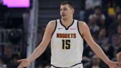 PA ON JE SVEMOGUĆ Nikola Jokić pomera granice - postigao koš glavom (VIDEO)