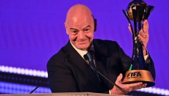 DAJEM CRVENI KARTON PLAVOM KARTONU Infantino zagrmeo i odbacio mogućnost promene fudbalskih pravila