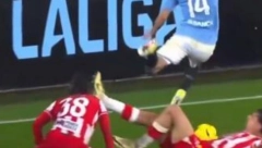 HOROR SCENA U ŠPANIJI Fudbaler Almerije udario saigrača u glavu otvorenim đonom, svi bili u šoku zbog tog prizora (VIDEO)
