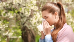 UMANJITE UTICAJ ALERGIJE PREVENTIVNOM TERAPIJOM Katarina Barudžija, diplomirani farmaceut iz Hemofarma, savetuje