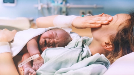LEKARI NIKADA NISU VIDELI OVAKO NEŠTO Žena na svet donela POSEBNU BEBU, šokiraćete se kad vidite o čemu je reč (VIDEO)