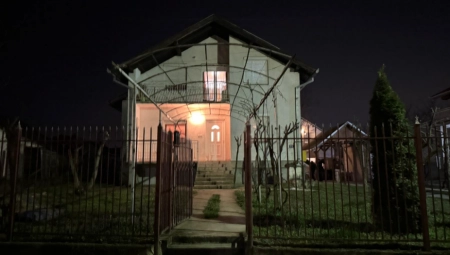 DECA PARA KOJI JE SKOČIO SA SOLITERA SU UBIJENA? Ovo je kuća u kojoj su pronađena tela mališana (1) i (3)