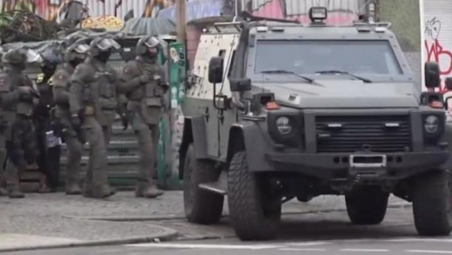 BERLIN POD OPSADOM, ODJEKNULI RAFALI! Nemačke specijalne krenule u akciju (VIDEO)