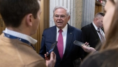 MERCEDES OD 60.000 DOLARA ZA ĐILASOVOG SENATORA Steže se omča oko korumpiranog lobiste Menendeza, uskoro će osetiti ruku pravde!