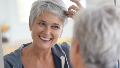 Mladoliki i moderni: Kako ošišati sedu kosu, a koji šampon je neophodan za njen sjaj i volumen