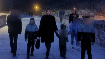 NAŠA PEVAČICA (39) RODILA OSMORO DECE! Sve radi sama, nema pomoć, a zbog jedne rečenice aplaudira joj cela Srbija i region!