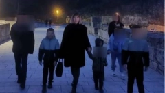 NAŠA PEVAČICA RODILA OSMORO DECE Njih desetoro živi u stanu, a tu nije kraj, otkrila detalje