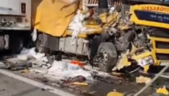STRAŠAN SUDAR KOD DOBANOVAČKE PETLJE Od siline udara razneta kabina na kamionu (VIDEO)
