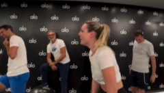 NEKADA JE HVALILA RODŽERA I RAFU A SADA... Ušla u teretanu sa Đokovićem, pala od smeha i zaboravila sve što je ikada rekla (VIDEO)