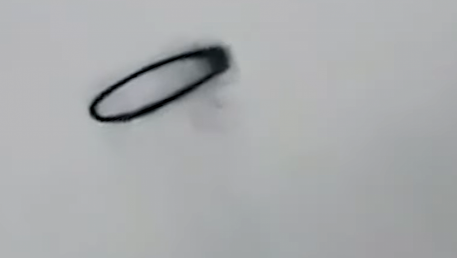 INVAZIJA VANZEMALJACA?! Ljudi na nebu videli misteriozni CRNI PRSTEN, niko ne zna o čemu se radi (VIDEO)
