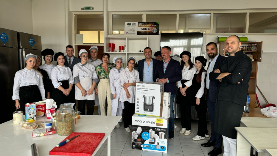 POMOĆ MLADIM KULINARSKIM TALENTIMA Uručena donacija Ekonomsko-trgovinskoj školi u Smederevu vredna 265 000 dinara