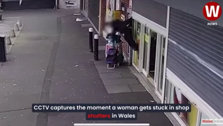 ŽENA ZA DLAKU IZBEGLA KATASTROFU Dok je čekala da se otvori radnja, roletne joj uhvatile kaput i podigle je tri metra od zemlje! (VIDEO)